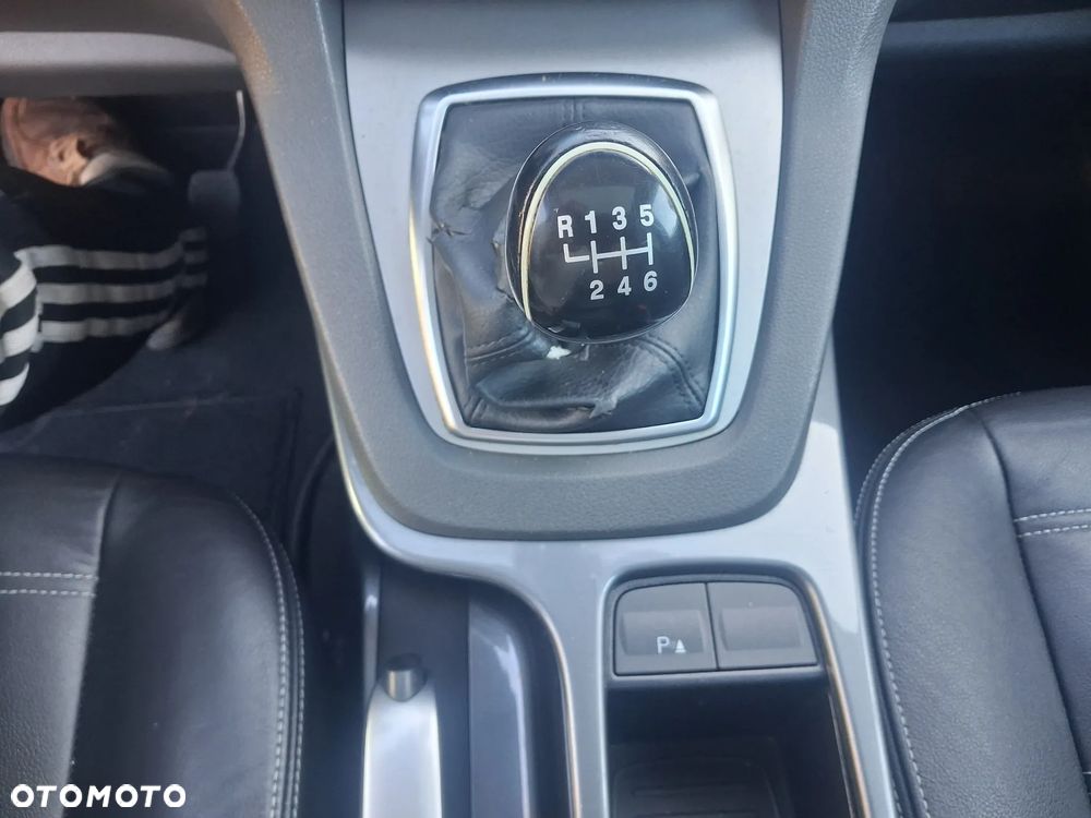 Ford Kuga 2.0 TDCi 2x4 Titanium - 25