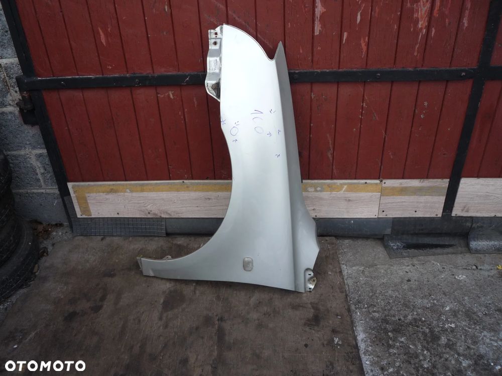 TOYOTA AVENSIS T25 BŁOTNIK LEWY 1C0 - 1