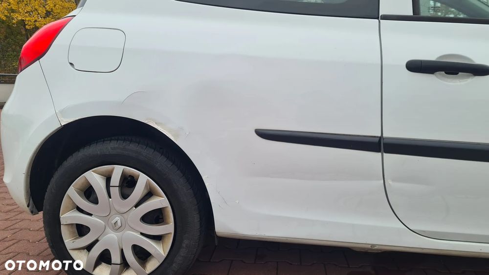 Renault Clio 1.5 dCi Authentique - 15