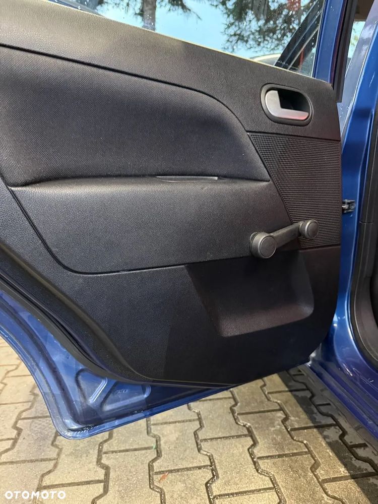 Ford Fiesta 1.4 Ambiente - 40