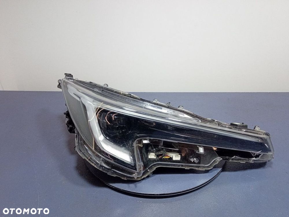 TOYOTA COROLLA E21 LIFT HB REFLEKTOR PRAWY LAMPA PRZÓD LED EU 81110-02X10 - 1
