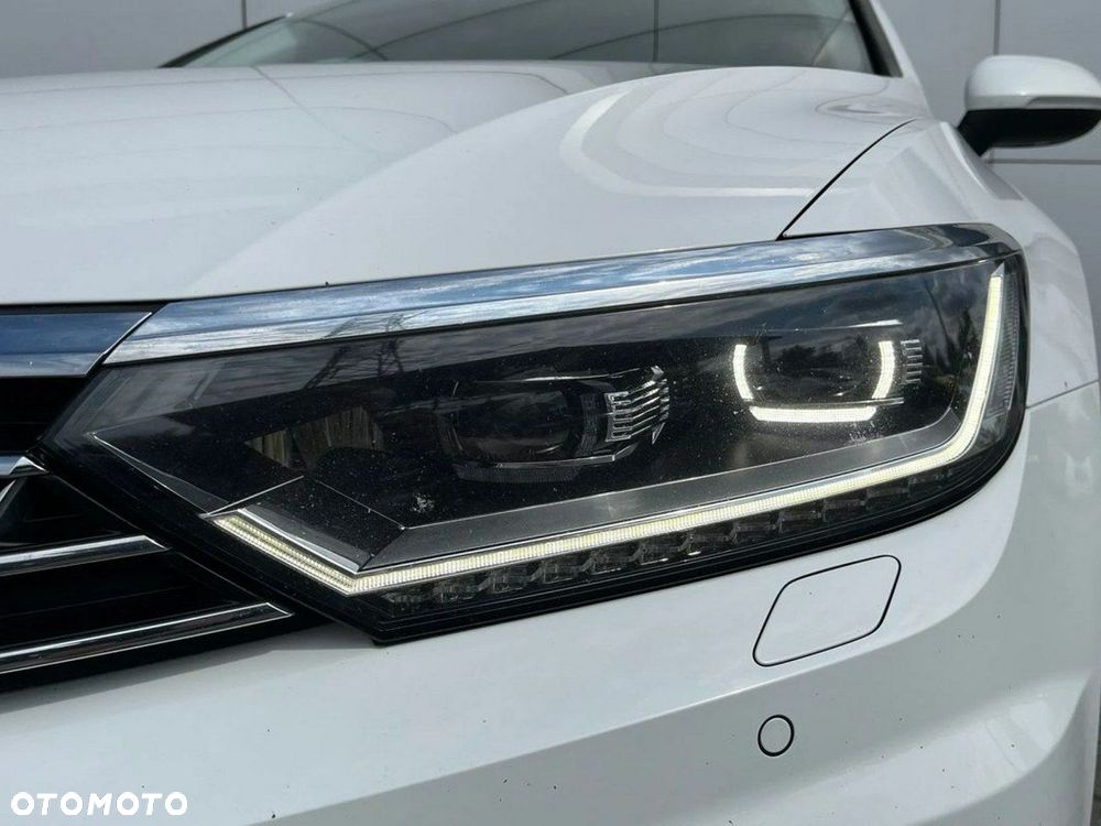 Volkswagen Passat - 4