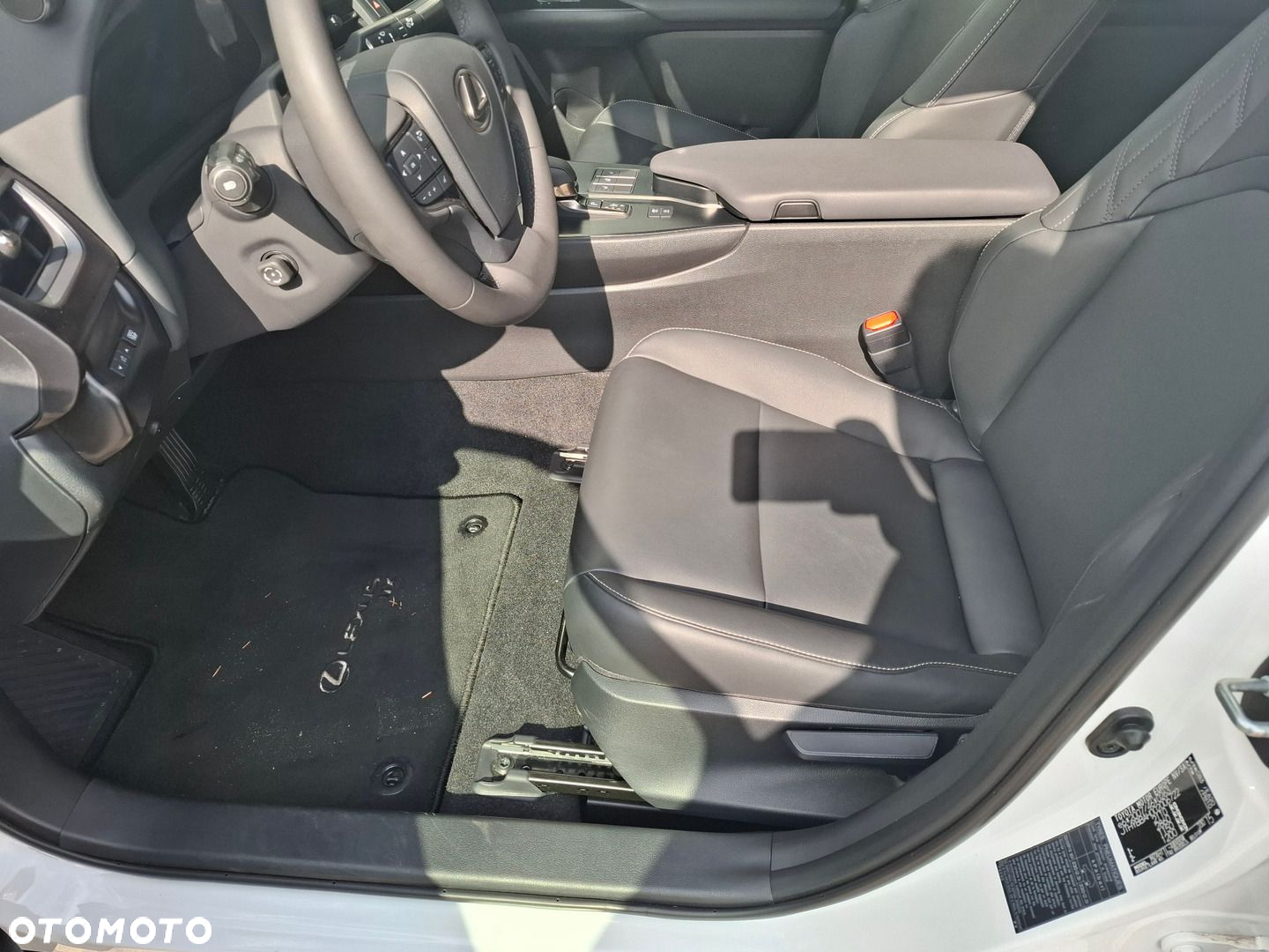 Lexus UX - 15