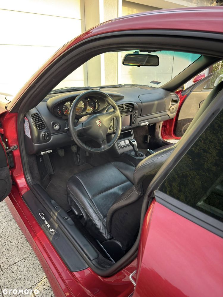 Porsche 911 Carrera 4S - 14