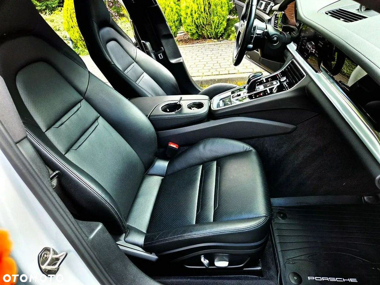 Porsche Panamera 4 Platinum Edition - 29