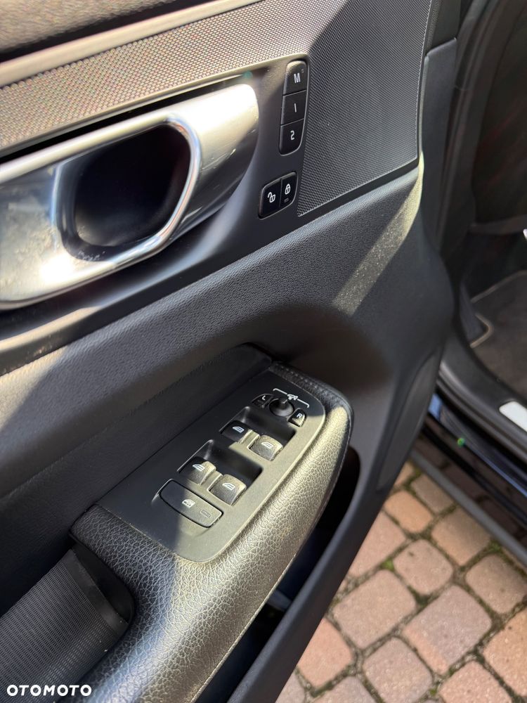 Volvo XC 60 D4 SCR R-Design - 8