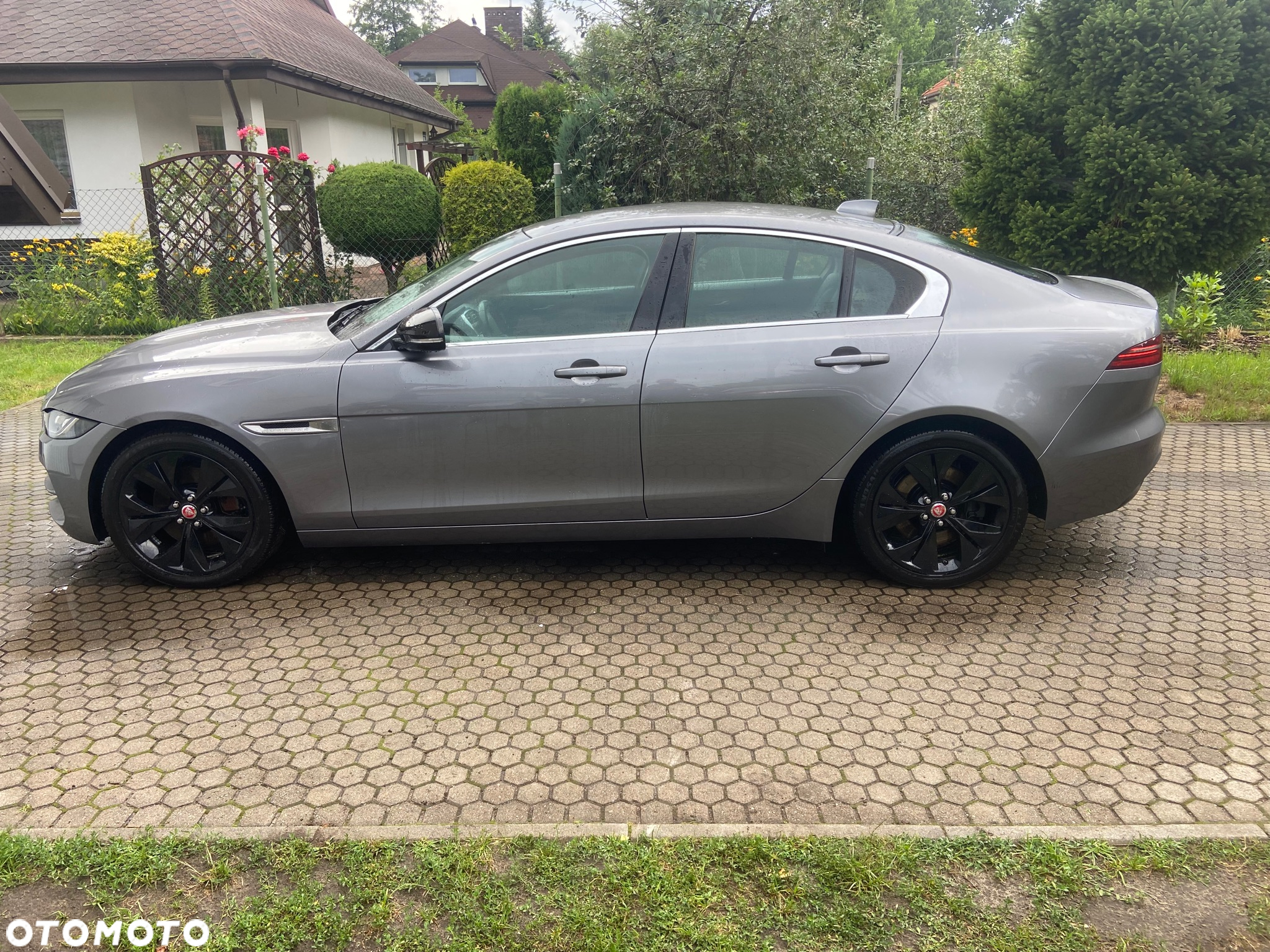 Jaguar XE 2.0 D180 SE - 12