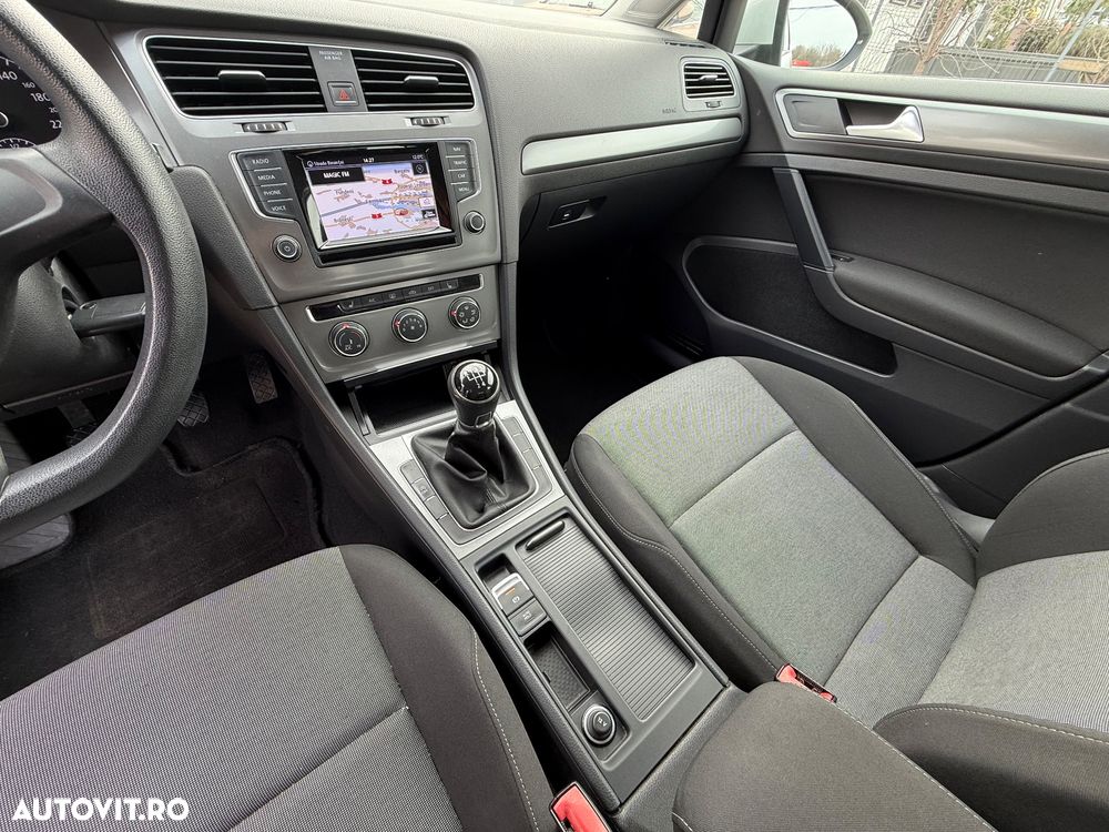 Volkswagen Golf - 11