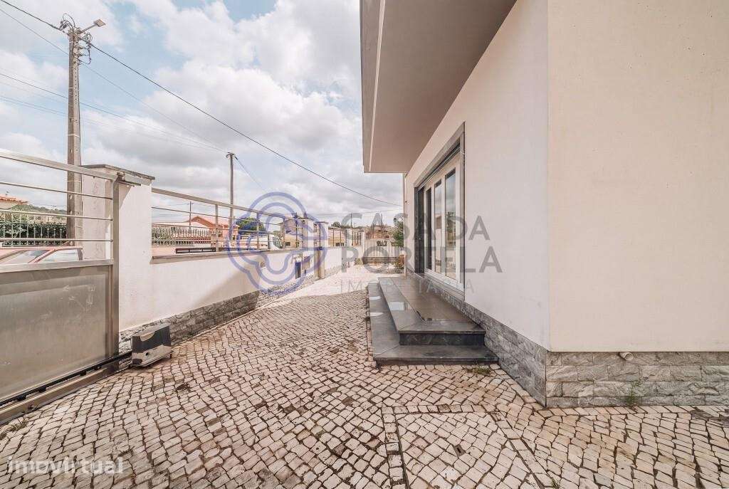 Moradia isolada T5 c/logradouro e garagem - Algueirão Mem Martins, Sin - Grande imagem: 4/55