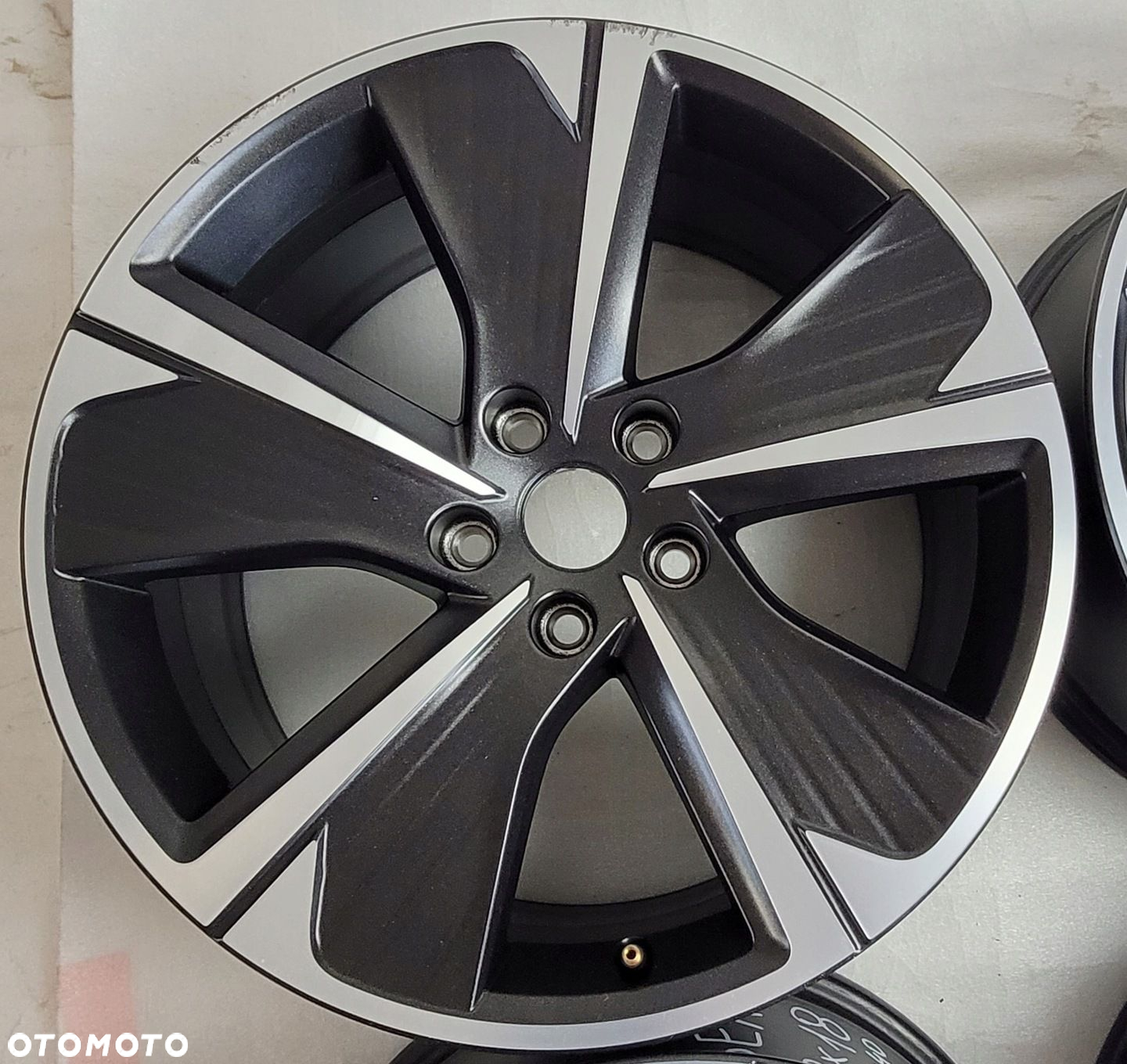 FELGI SEAT CUPRA FORMENTOR 5FF 8x18 18 ET40 5x112 - 3