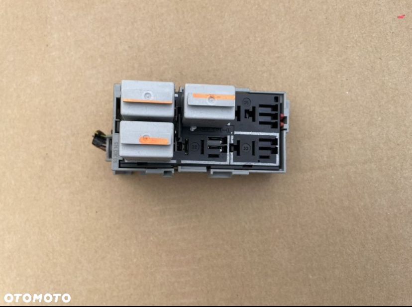 93363145 skrzynka bezpieczników Opel meriva a