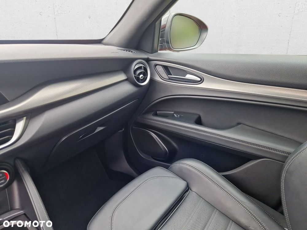 Alfa Romeo Stelvio - 15