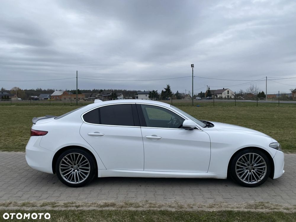 Alfa Romeo Giulia 2.2 AT8 Super - 32