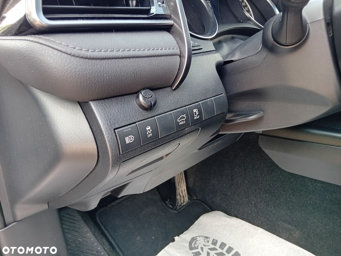 Toyota Camry - 24