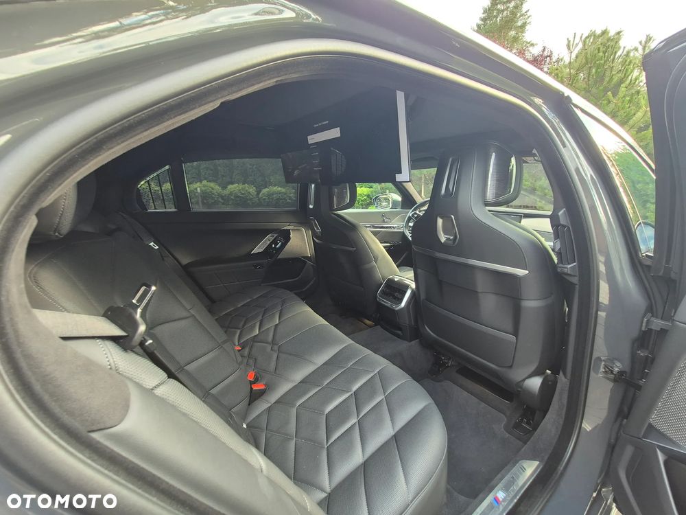 BMW Seria 7 740d xDrive - 23