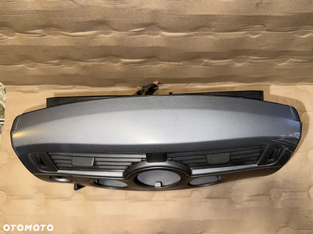 Konsola środkowa czytnik kart radio Renault Scenic II 8200140713  8200125077 OE - 2