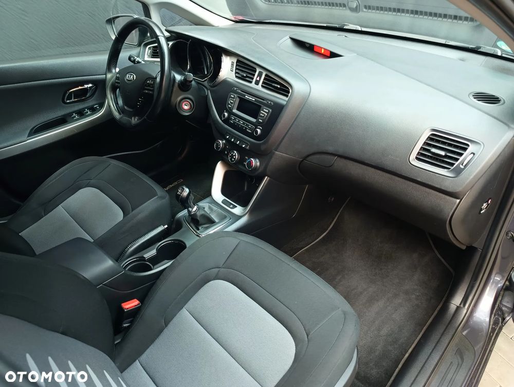 Kia Ceed 1.6 CRDi 128 Fifa World Cup Edition - 21