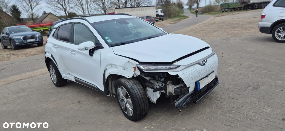 Hyundai Kona 64kWh Premium - 3