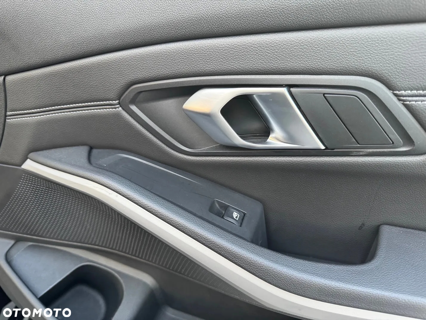 BMW Seria 3 318i Advantage - 32