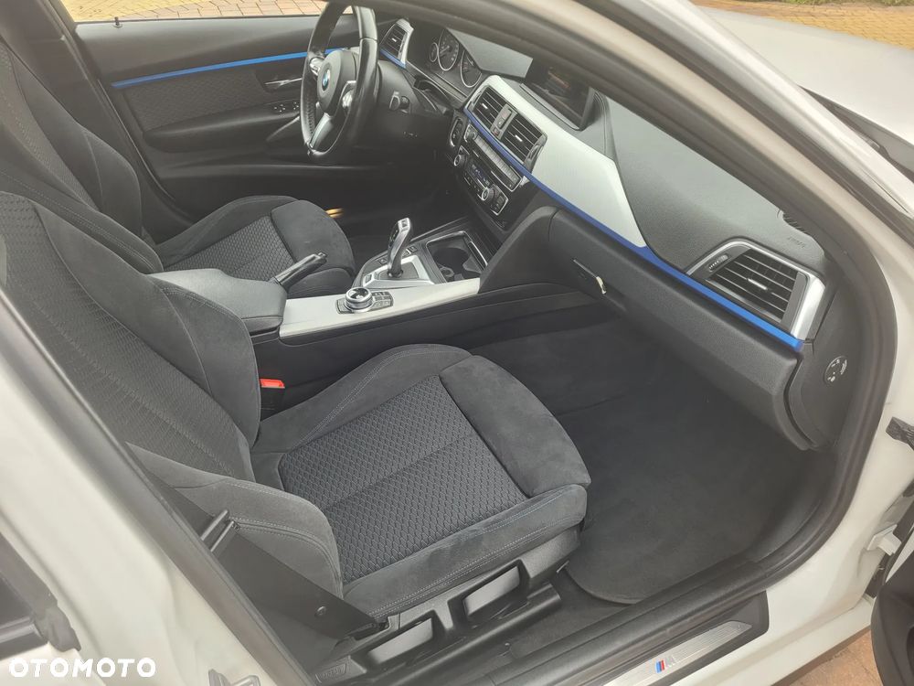 BMW Seria 3 330e iPerformance M Sport - 14