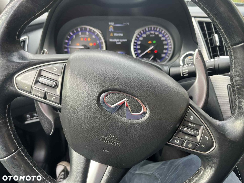 Infiniti Q50 Hybrid AWD - 16