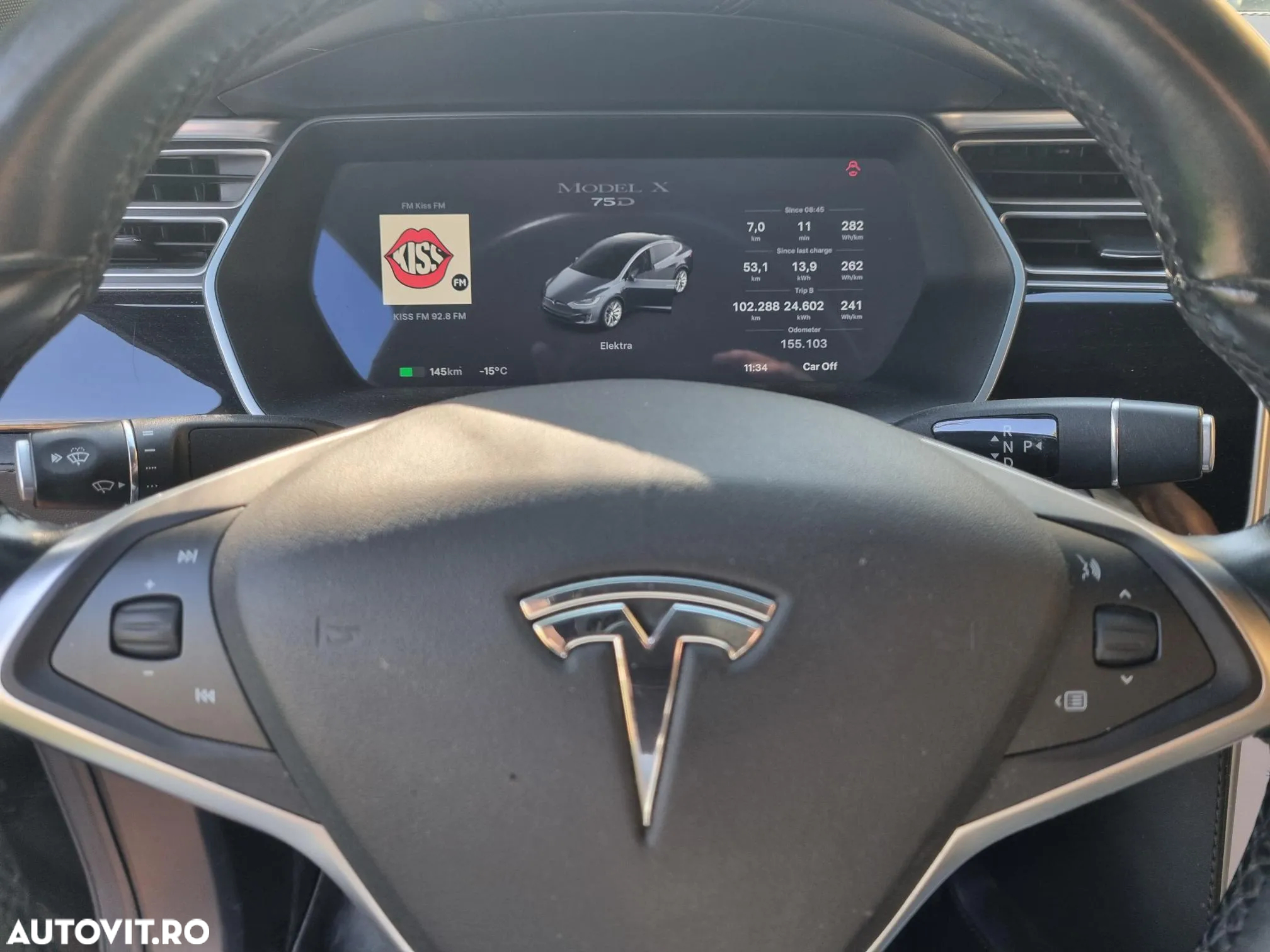 Tesla Model X - 8