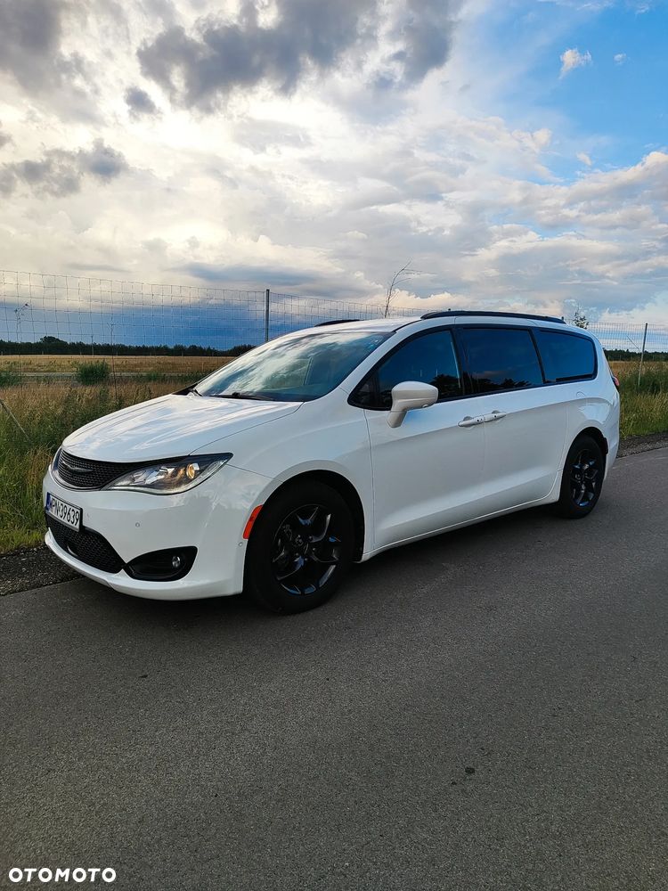 Chrysler Pacifica - 2