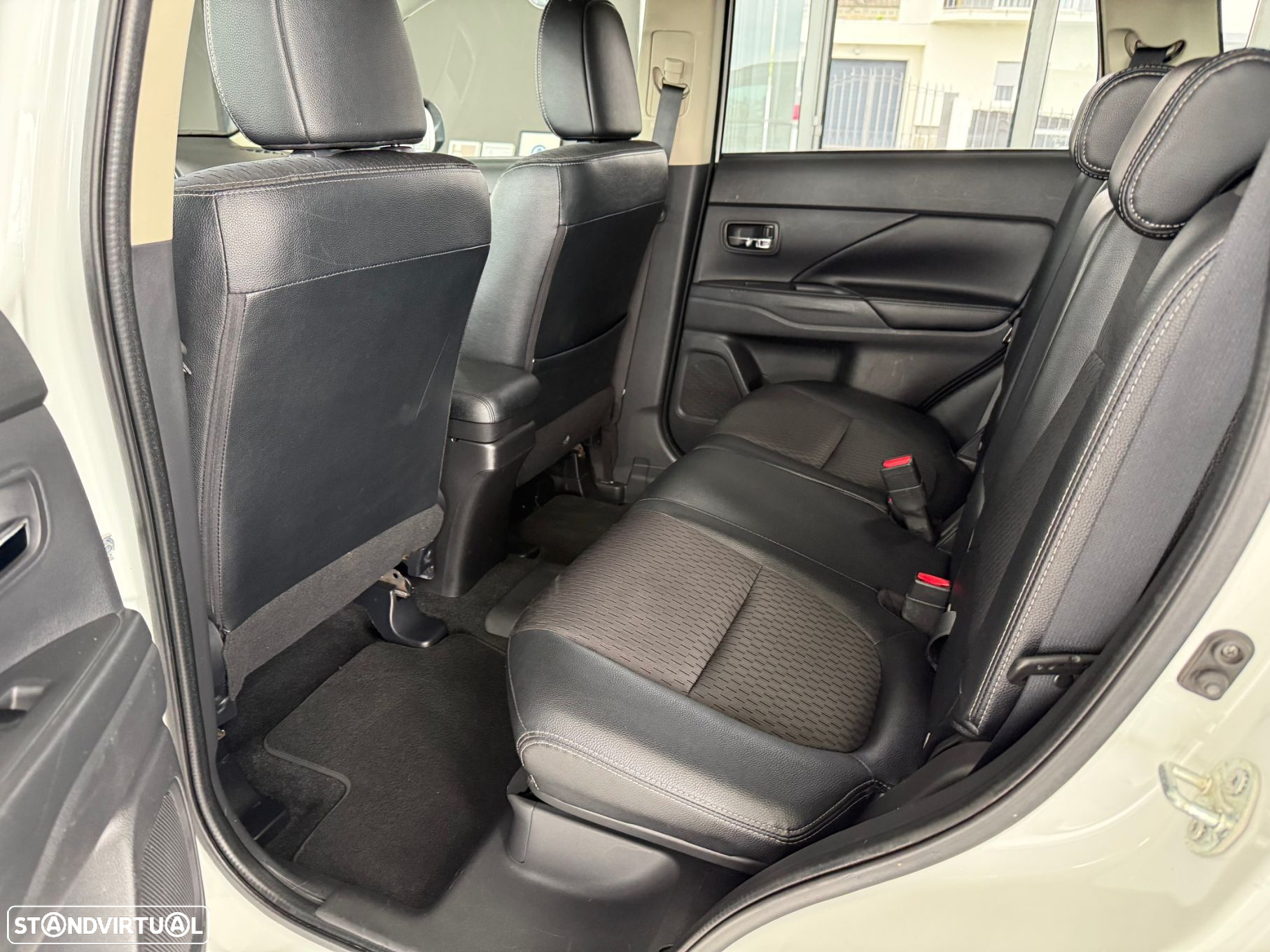 Mitsubishi Outlander 2.0 PHEV Intense Navi - 19