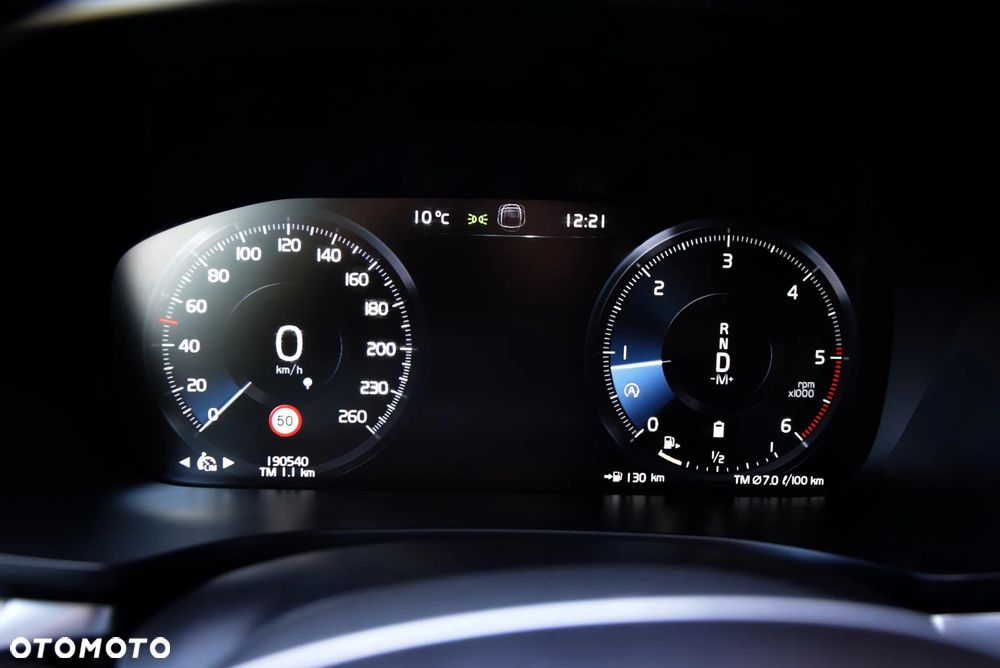 Volvo V60 B4 D R-Design - 36