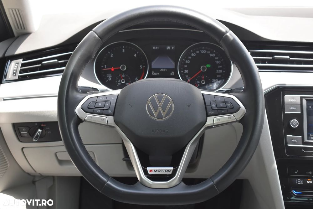 Volkswagen Passat Variant 2.0 TDI 4Mot DSG Highline - 8