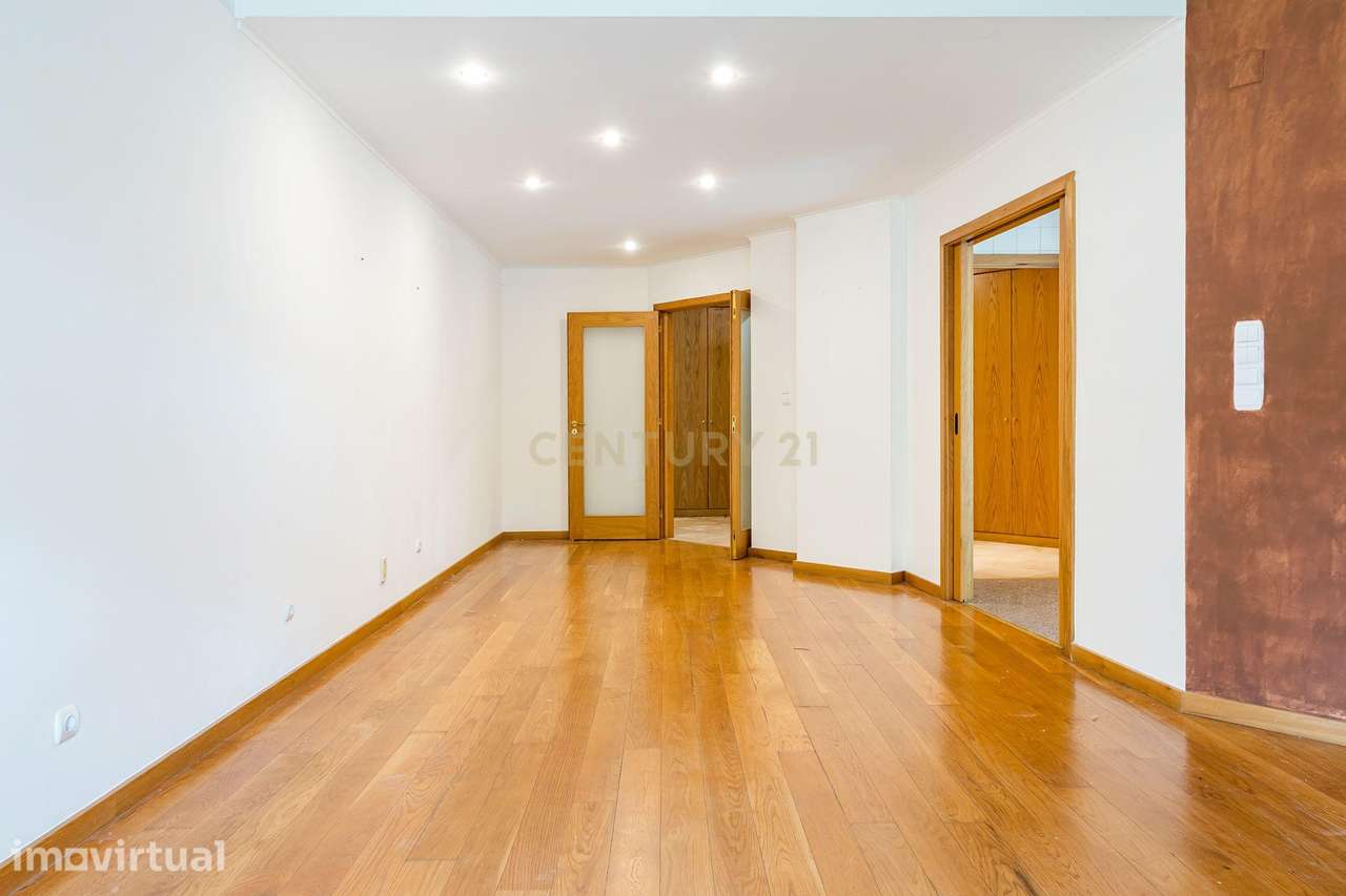 Apartamento T1 com segurança privada, piscina, garagem e arrecadação n - Grande imagem: 5/33