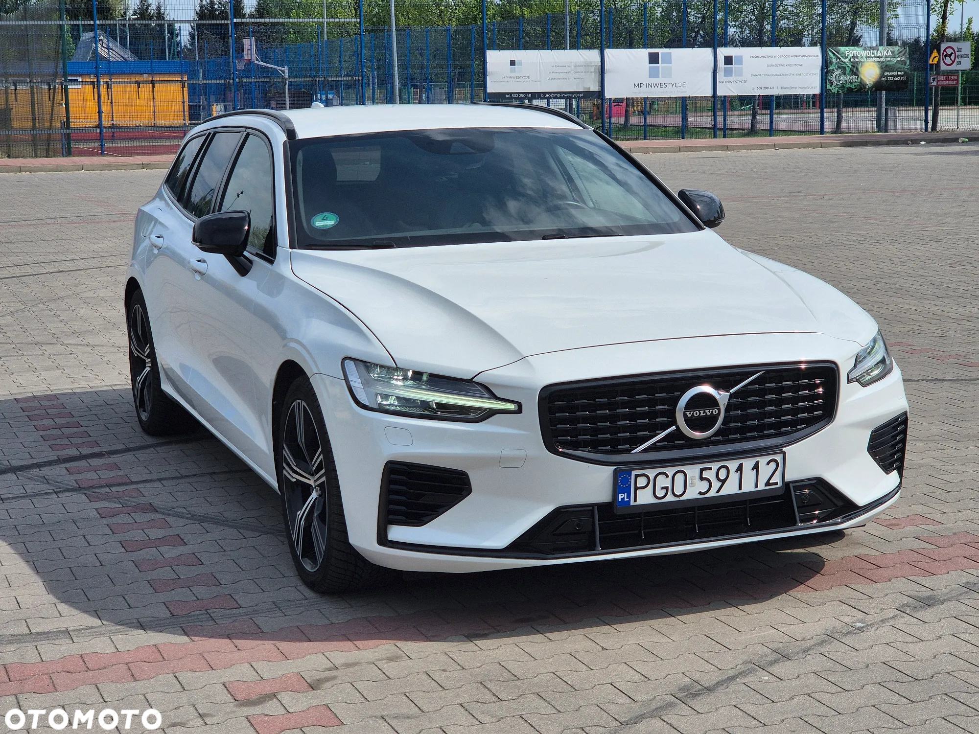 Volvo V60 T6 AWD Plug-In Hybrid Ultra Dark - 27