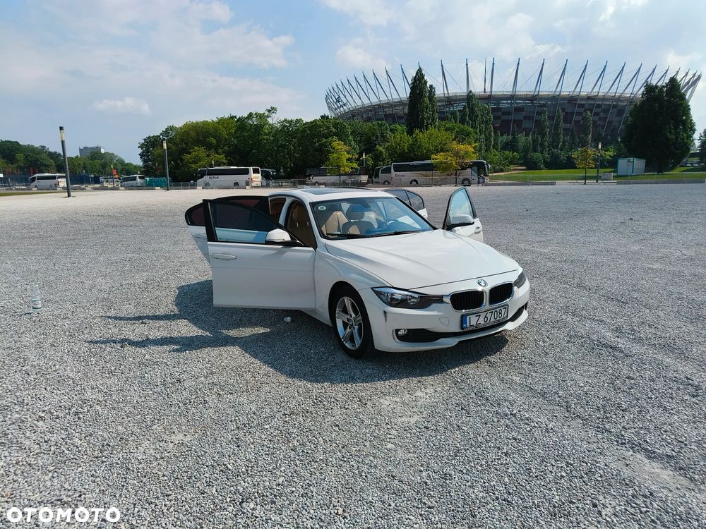 BMW Seria 3 328i xDrive - 29