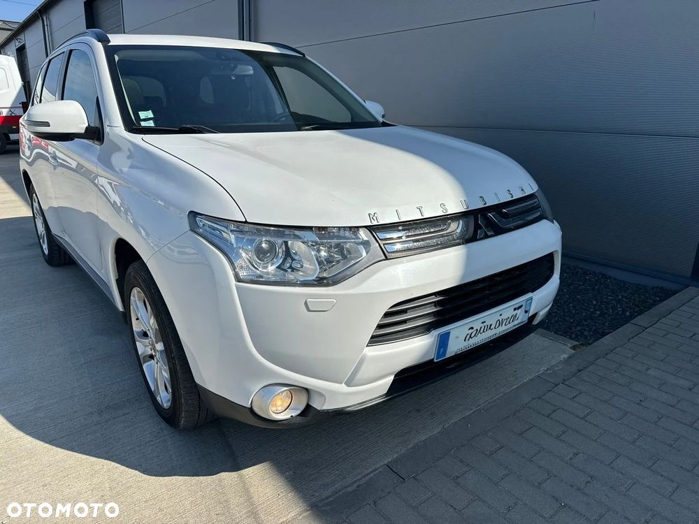 Mitsubishi Outlander - 2