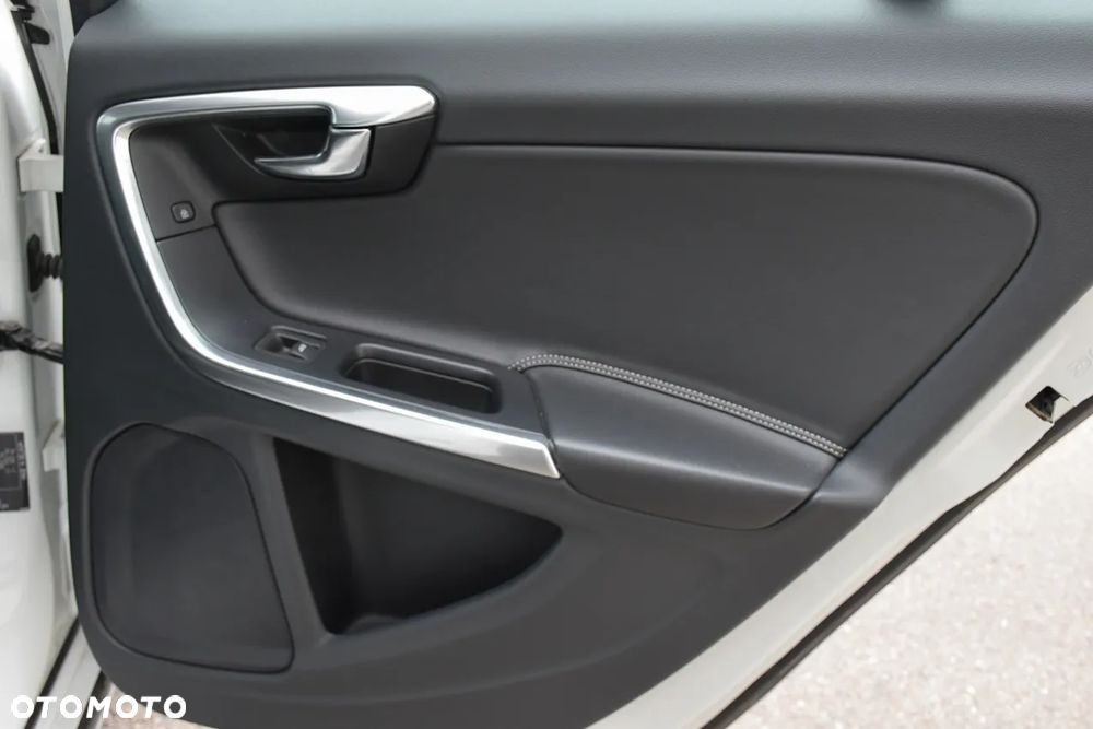 Volvo S60 D4 Drive-E R-Design Summum - 31