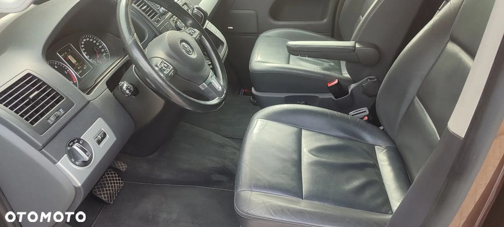 Volkswagen Multivan - 9