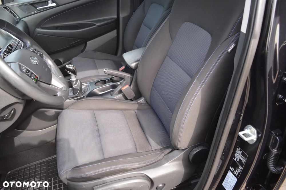 Hyundai Tucson 1.7 CRDI BlueDrive TourdePologne 2WD - 21