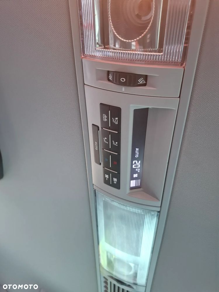 Volkswagen Multivan - 29