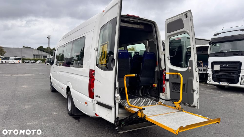 Volkswagen Crafter / 22 miejsca / Klima / Winda / Cena:87000 zł netto - 2