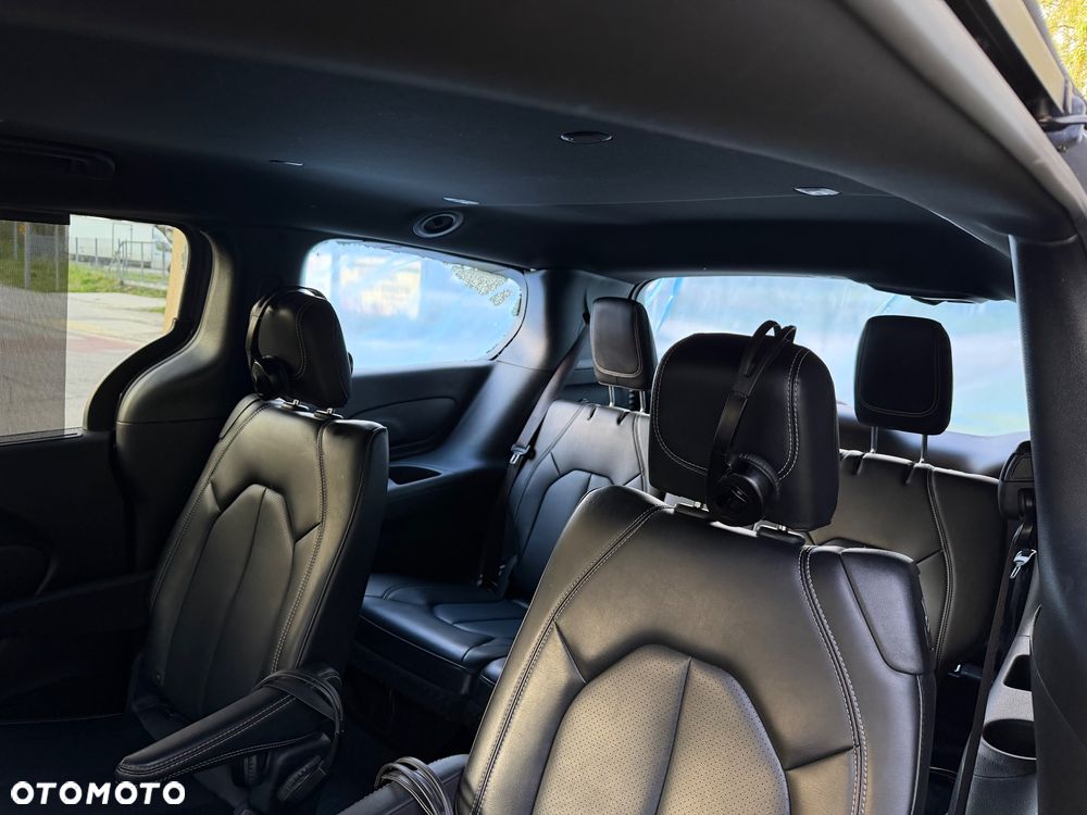 Chrysler Pacifica - 36