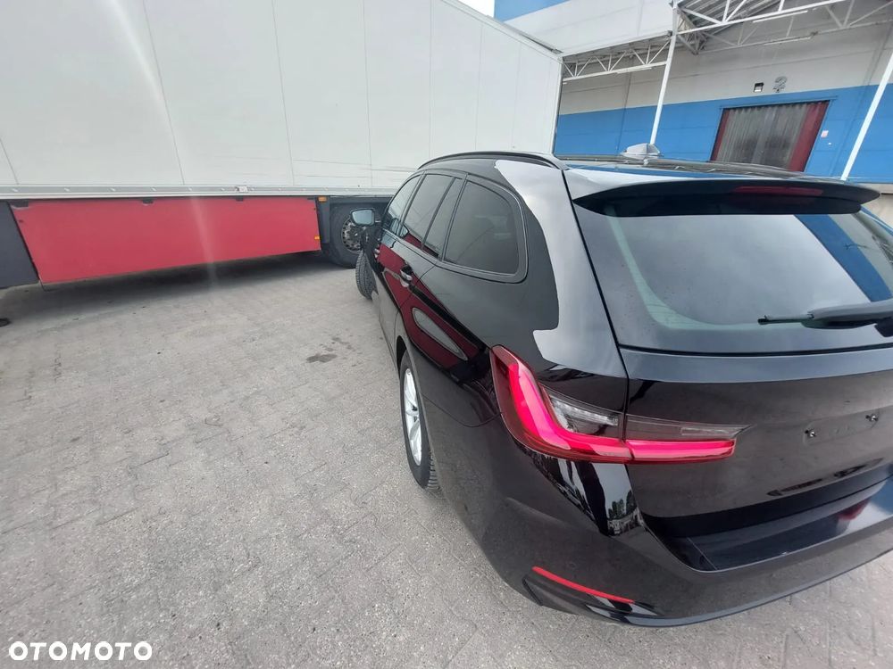 BMW Seria 3 318d Touring Sport Line - 26