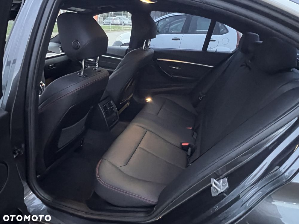 BMW Seria 3 330i xDrive - 30