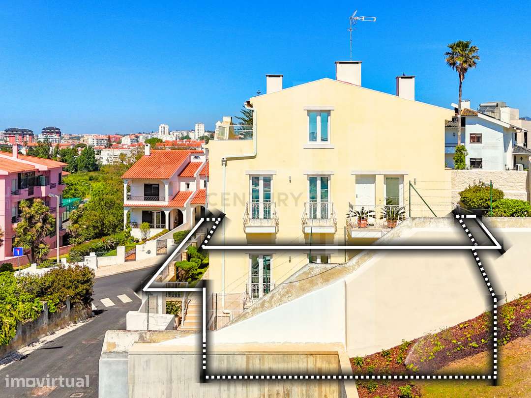 T3+1 Duplex em Moradia Bifamiliar | São Pedro do Estoril - Grande imagem: 2/44