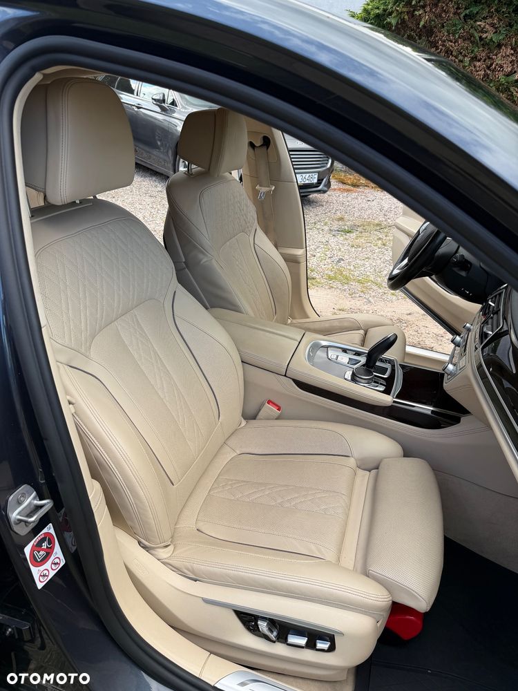 BMW Seria 7 750i xDrive - 27