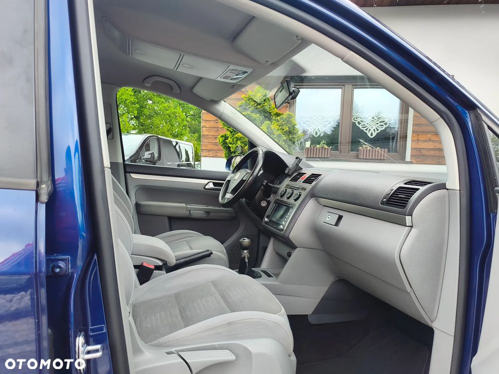 Volkswagen Touran 2.0 TDI DPF Highline - 25