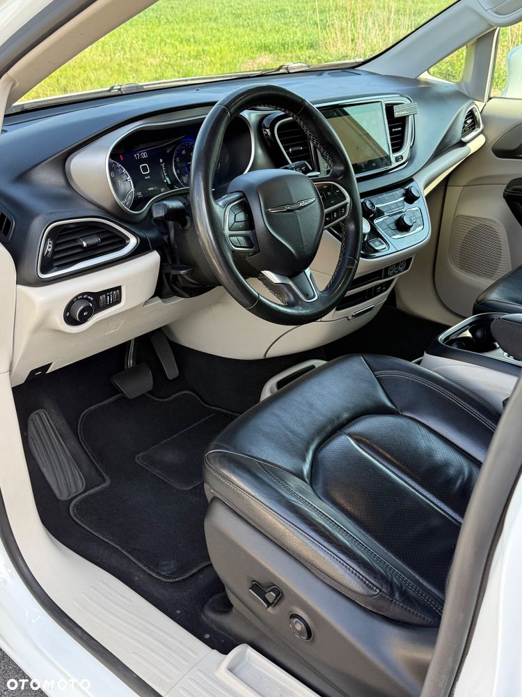 Chrysler Pacifica - 25