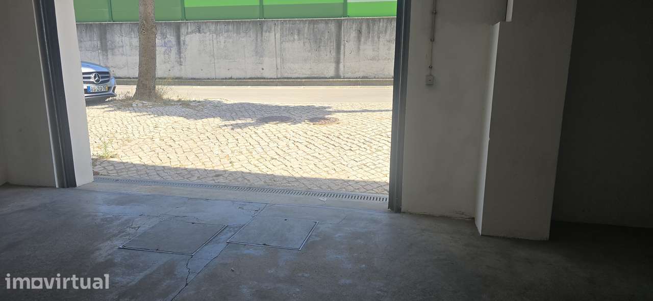 Garagem com 23m2. Com agua e luz. - Grande imagem: 3/4