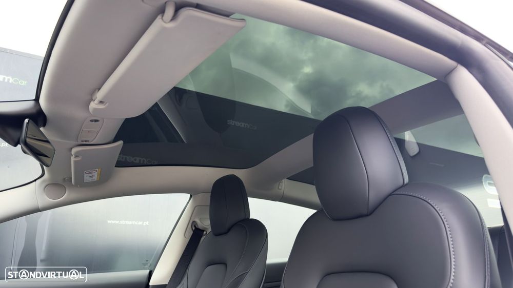 Tesla Model 3 Standard Range Plus RWD — fotografia 31