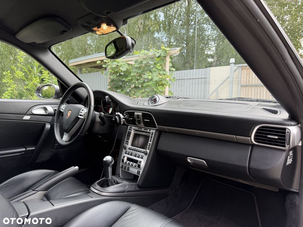 Porsche 911 Carrera 4 - 14