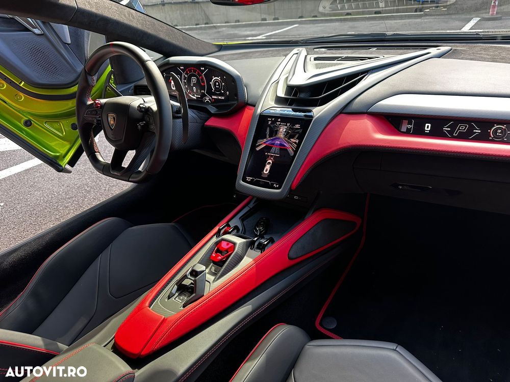 Lamborghini Revuelto - 13